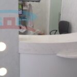 Каменный подоконник для классического интерьера с долговечными характеристиками